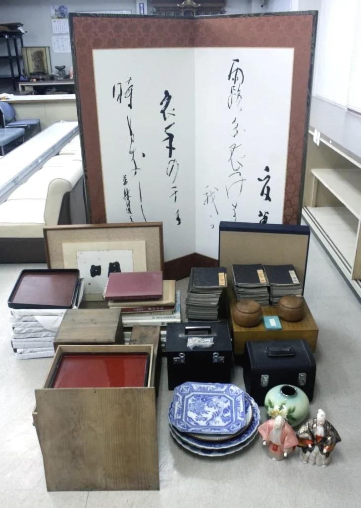 碁盤や鼓・皿鉢・塗物など