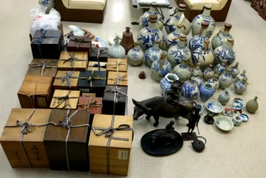 李朝・古備前・（高知県独特の）尾戸焼の徳利・古伊万里の大皿等々