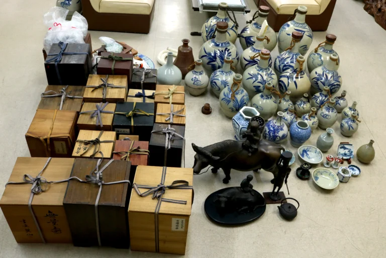 李朝・古備前・（高知県独特の）尾戸焼の徳利・古伊万里の大皿等々